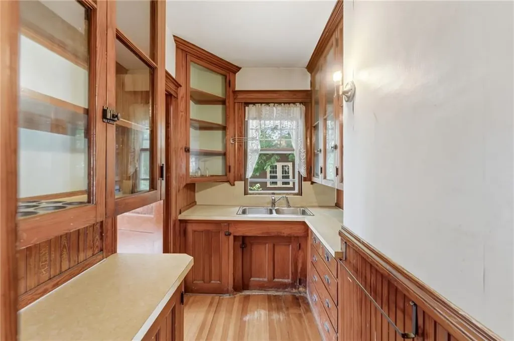 220 Lenox Avenue Providence RI 02907