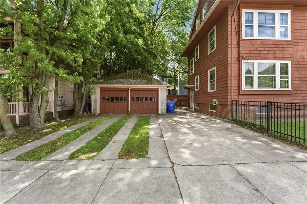220 Lenox Avenue Providence RI 02907