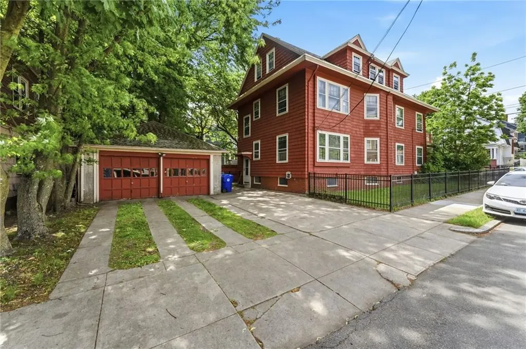 220 Lenox Avenue Providence RI 02907