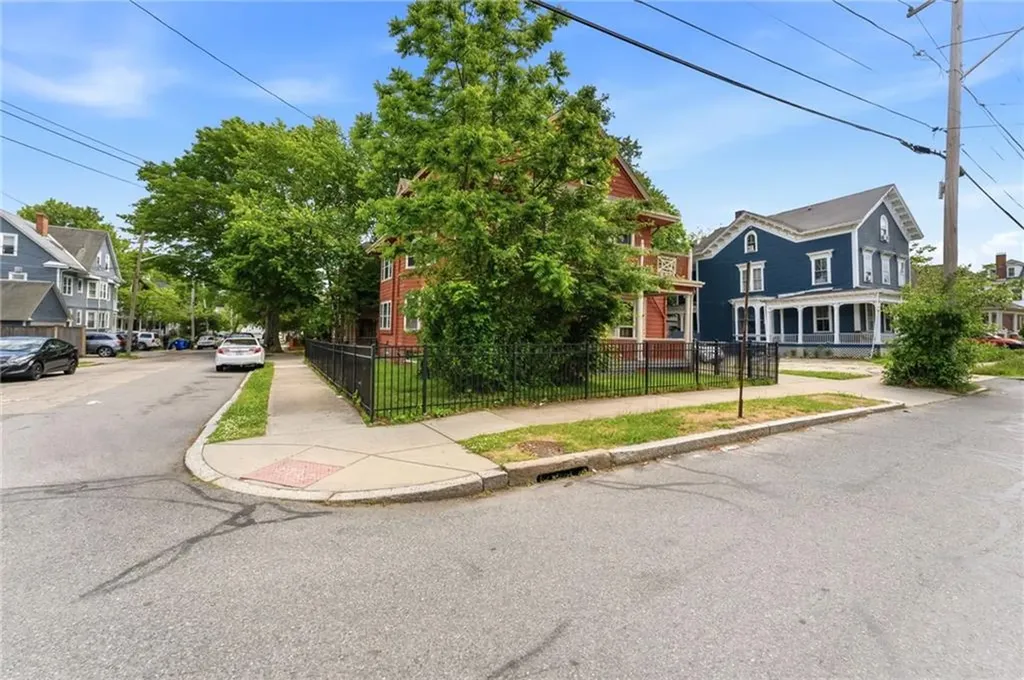220 Lenox Avenue Providence RI 02907