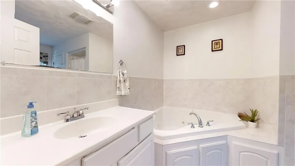 51 Glendale Road Narragansett RI 02882