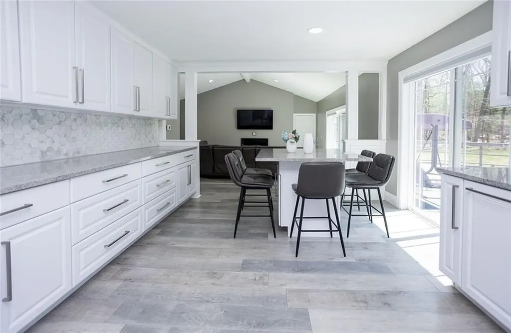 10 Arbor Way East Greenwich RI 02818