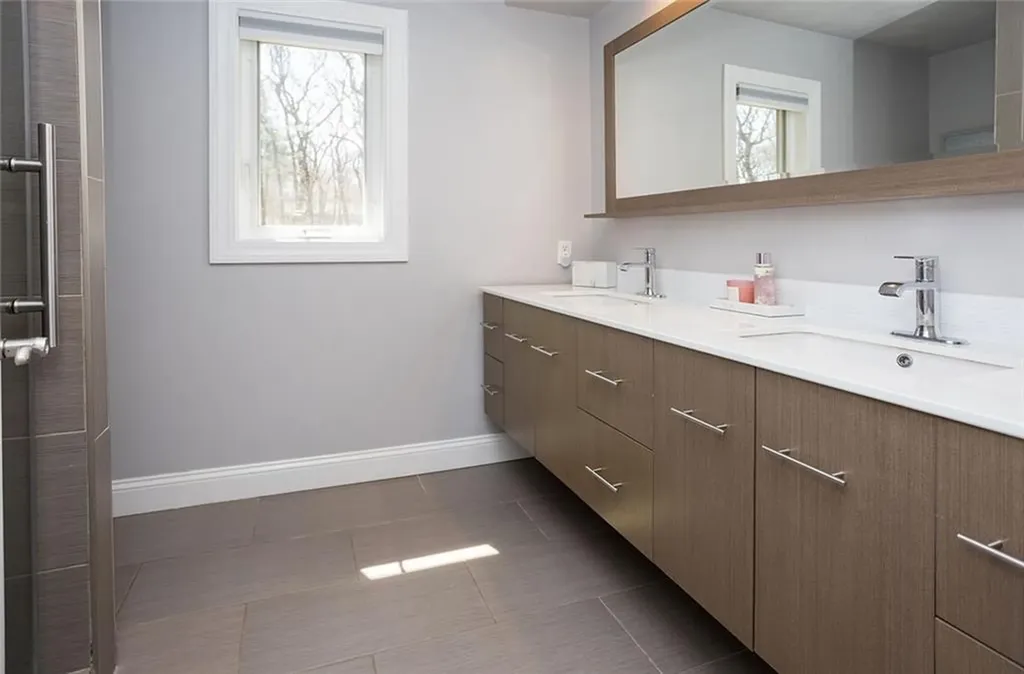 10 Arbor Way East Greenwich RI 02818