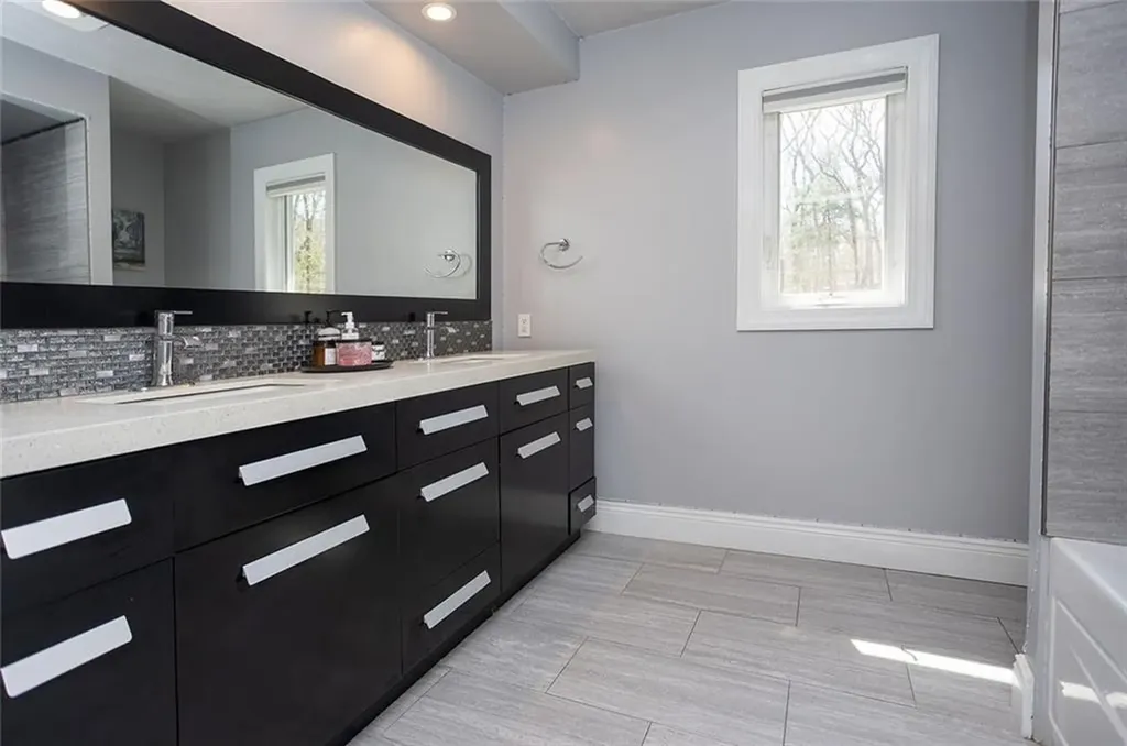 10 Arbor Way East Greenwich RI 02818