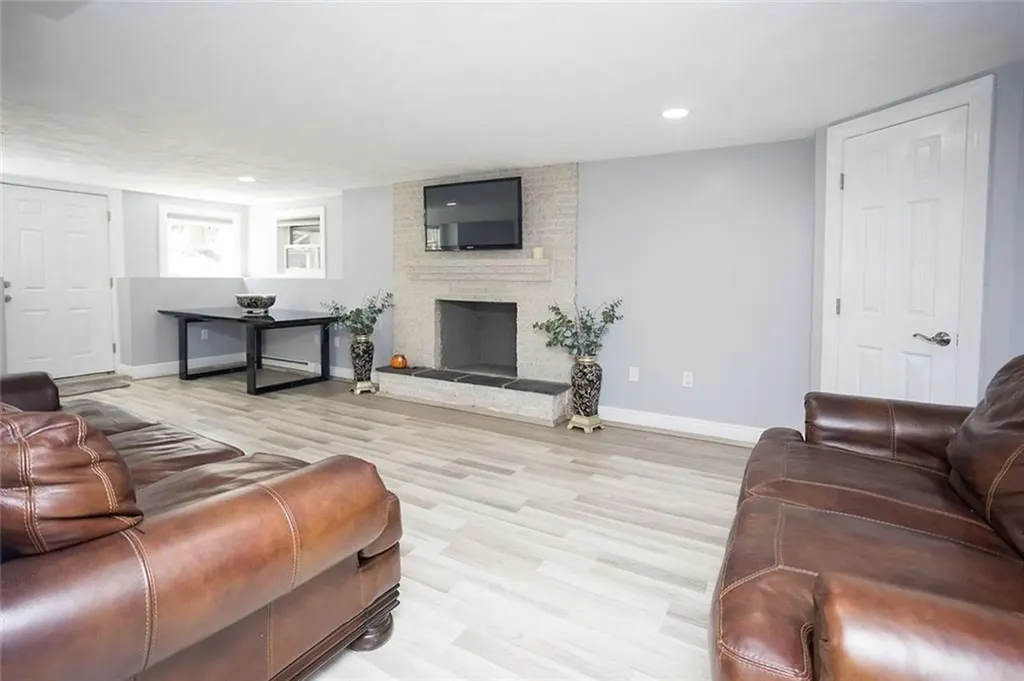 10 Arbor Way East Greenwich RI 02818