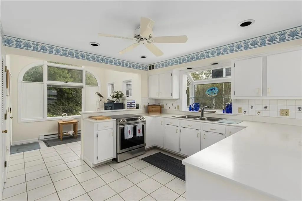 28 Arrow Wood Trail South Kingstown RI 02879