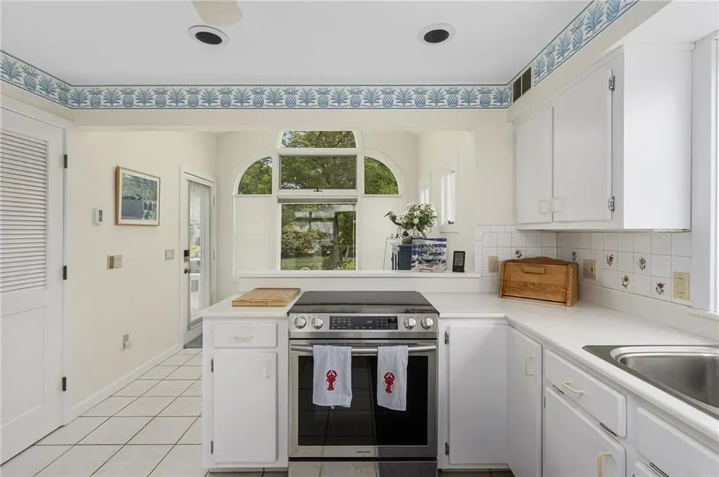 28 Arrow Wood Trail South Kingstown RI 02879