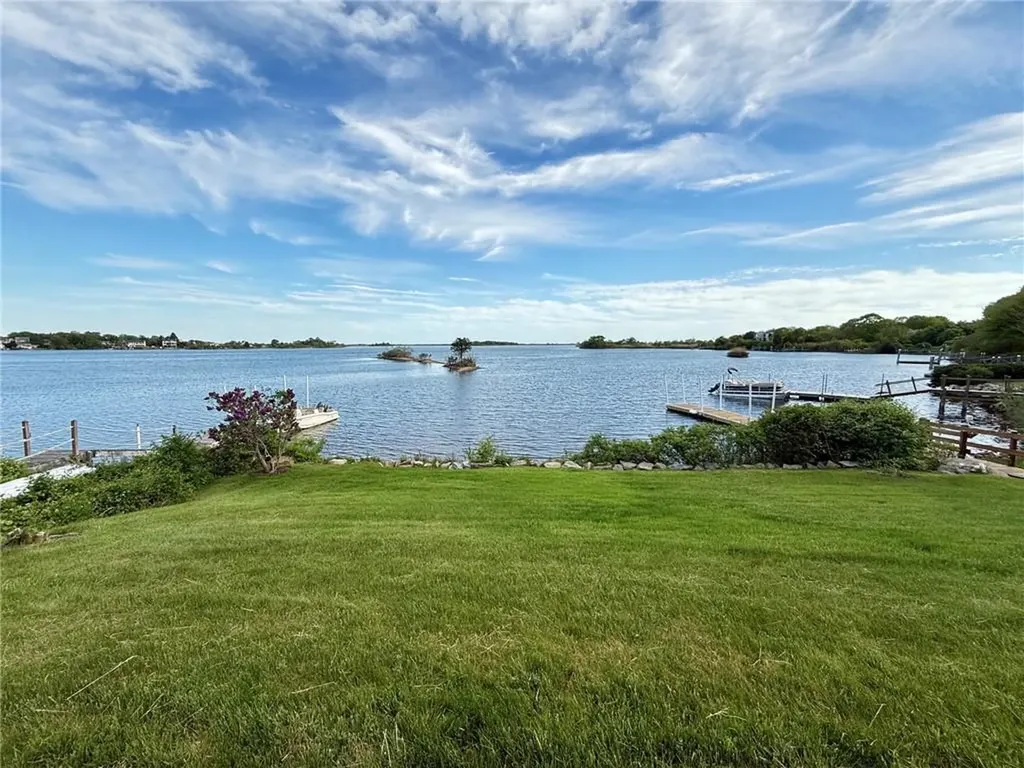 28 Arrow Wood Trail South Kingstown RI 02879