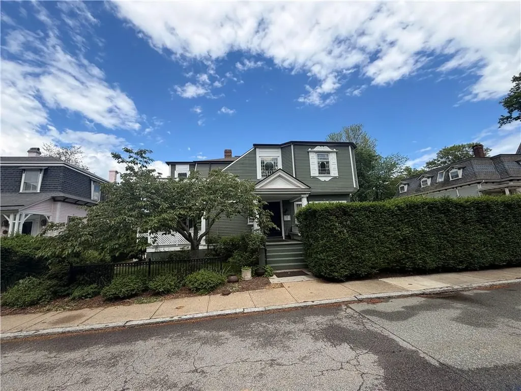 44 Everett Street Newport RI 02840