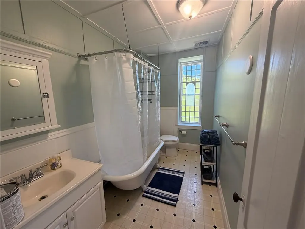 44 Everett Street Newport RI 02840