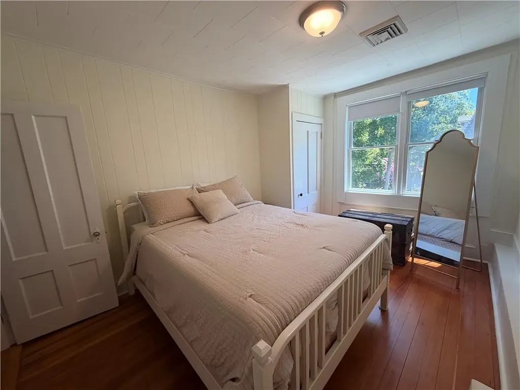 44 Everett Street Newport RI 02840