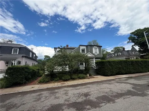 44 Everett Street Newport RI 02840