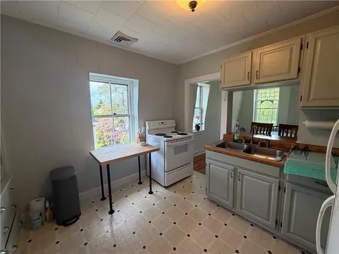 44 Everett Street Newport RI 02840