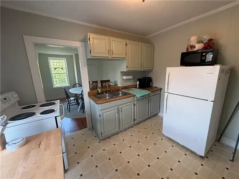 44 Everett Street Newport RI 02840