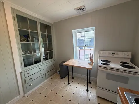 44 Everett Street Newport RI 02840