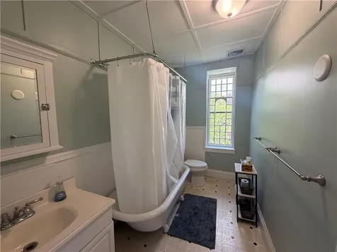 44 Everett Street Newport RI 02840