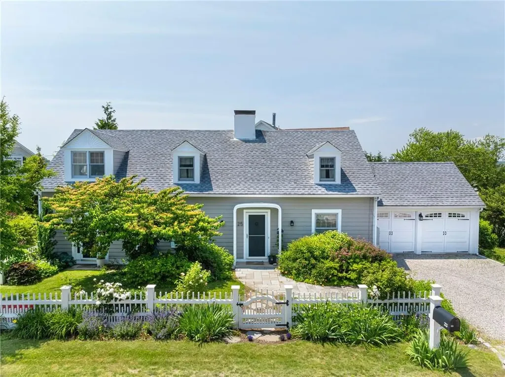 25 Leonard Bodwell Road Narragansett RI 02882