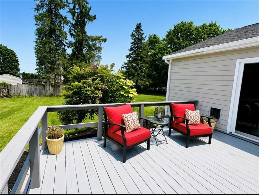3 Pinetop Road Barrington RI 02806