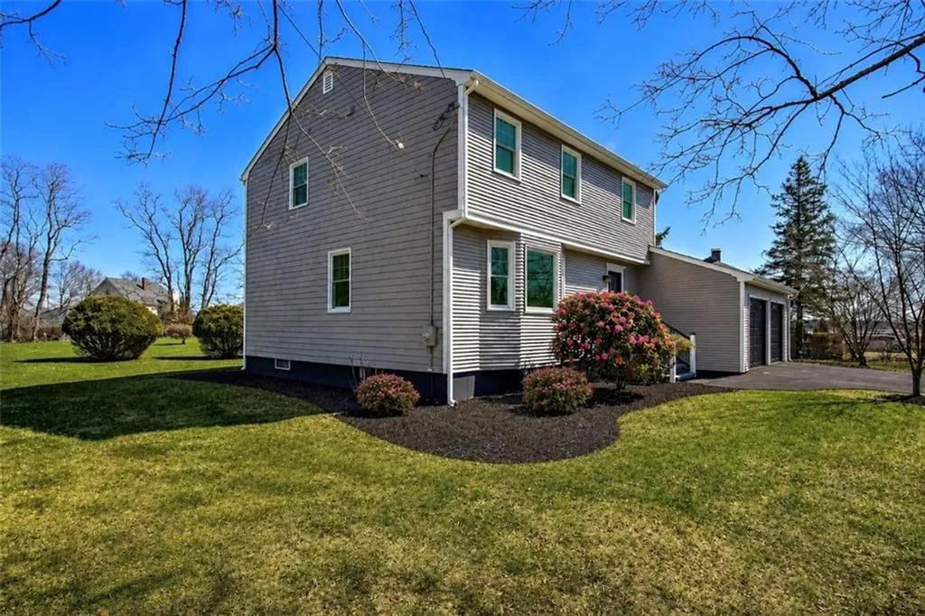 3 Pinetop Road Barrington RI 02806