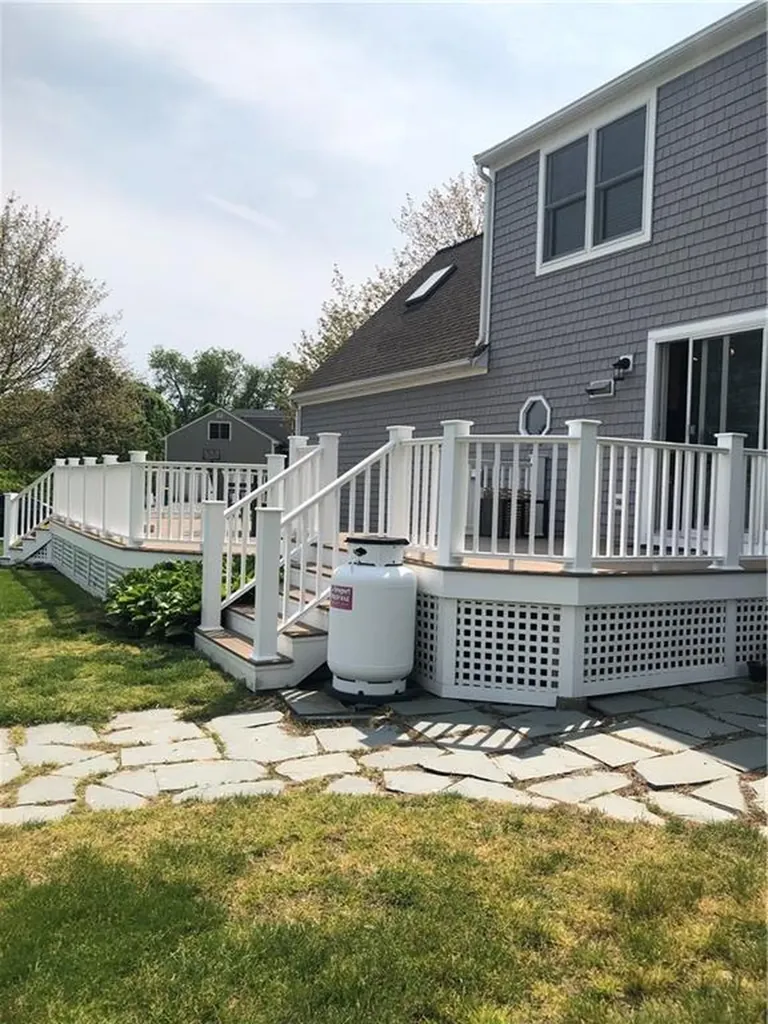 135 Spring Hill Road Portsmouth RI 02871