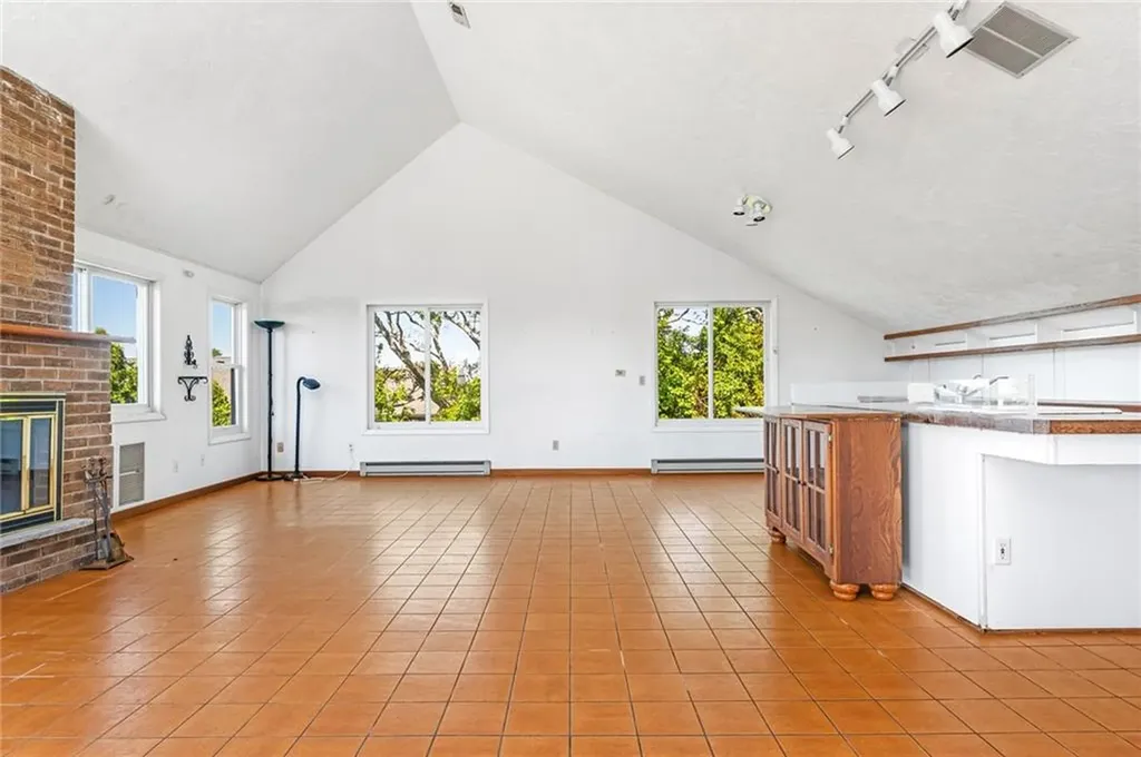 39 White Swan Drive Narragansett RI 02882