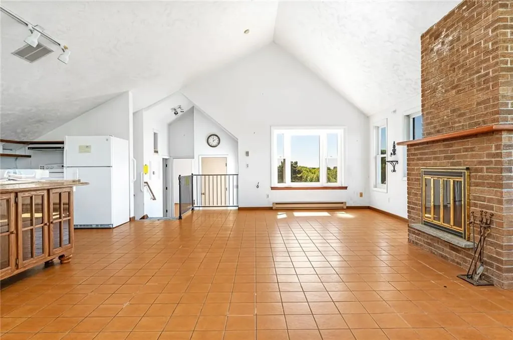 39 White Swan Drive Narragansett RI 02882