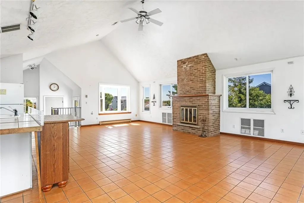 39 White Swan Drive Narragansett RI 02882