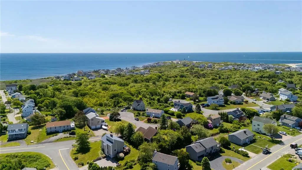 39 White Swan Drive Narragansett RI 02882