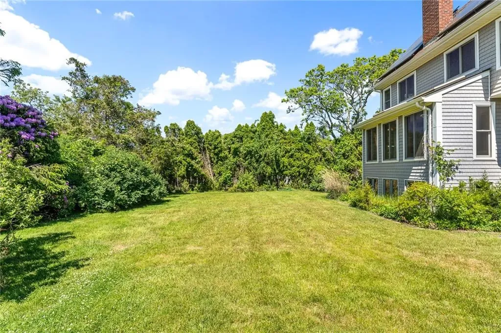 39 White Swan Drive Narragansett RI 02882