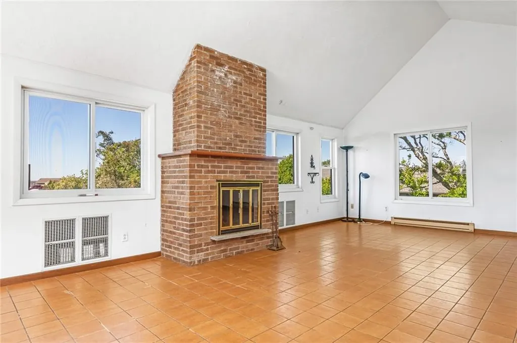 39 White Swan Drive Narragansett RI 02882