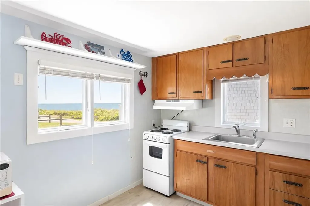 11 Woodruff Street Narragansett RI 02882