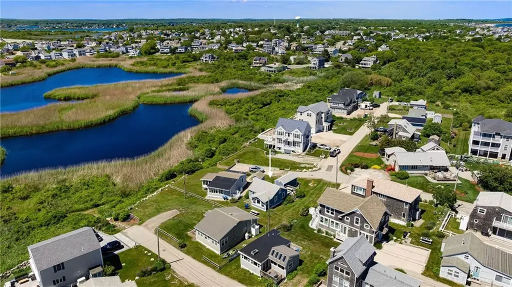 11 Woodruff Street Narragansett RI 02882