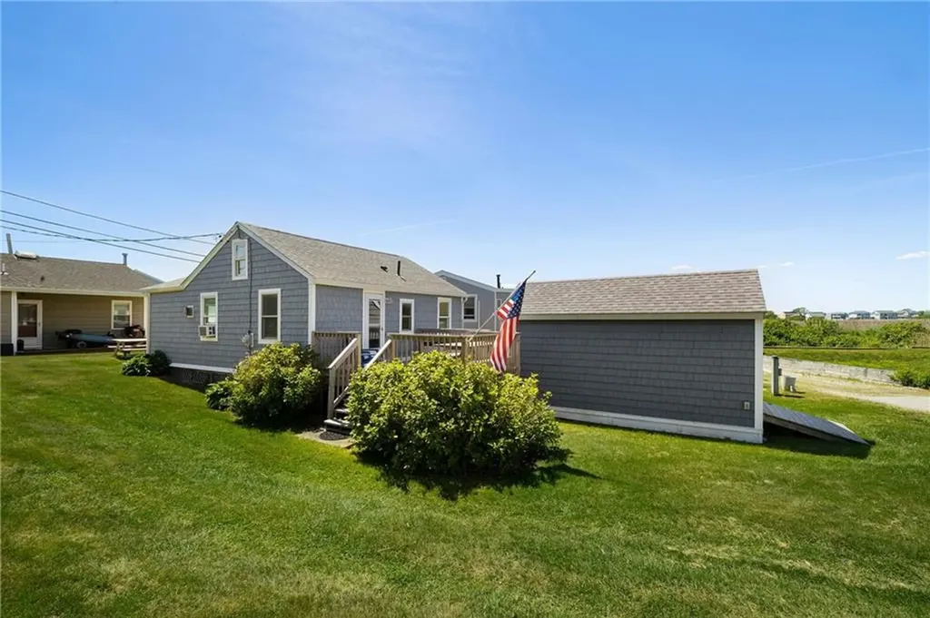 11 Woodruff Street Narragansett RI 02882