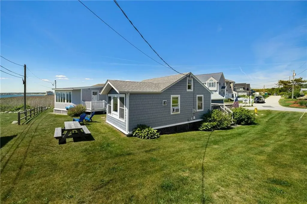 11 Woodruff Street Narragansett RI 02882