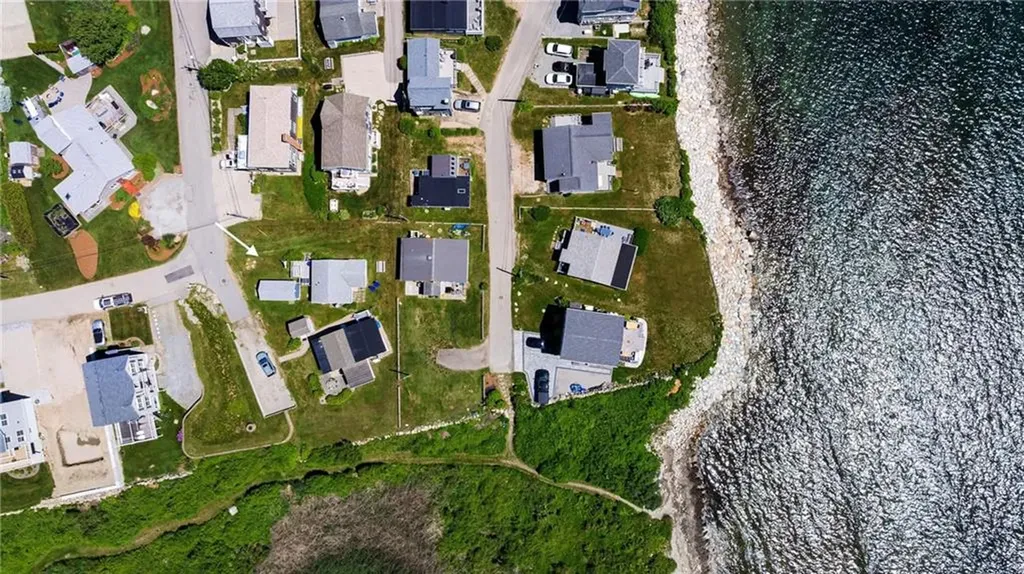 11 Woodruff Street Narragansett RI 02882