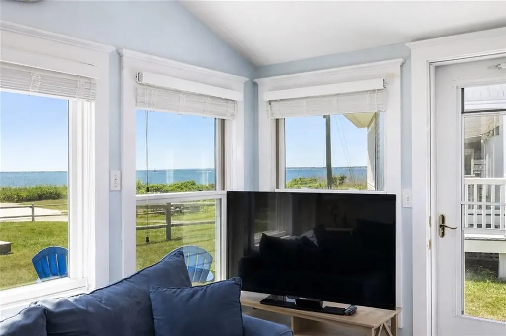 11 Woodruff Street Narragansett RI 02882