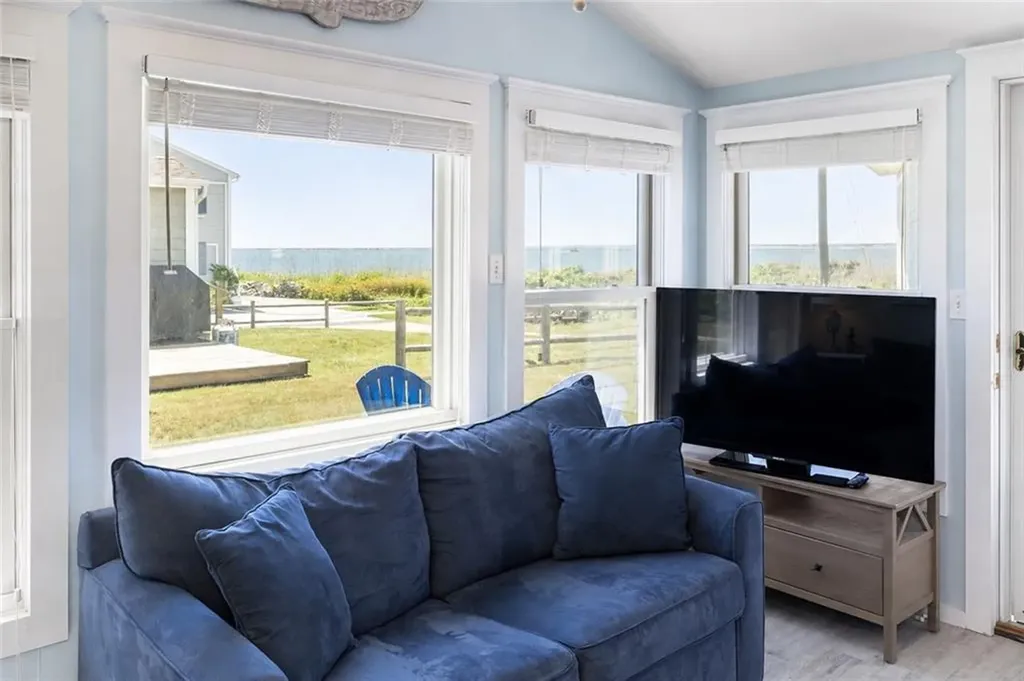 11 Woodruff Street Narragansett RI 02882