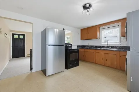 29 Rosedale Drive Bristol RI 02809