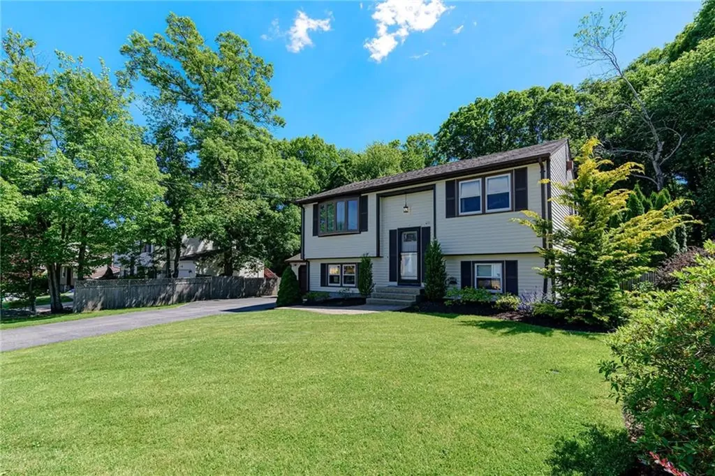 42 Seminole Trail Cranston RI 02921