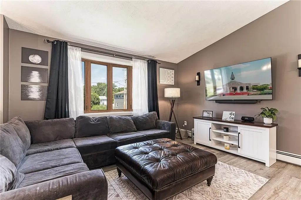 42 Seminole Trail Cranston RI 02921
