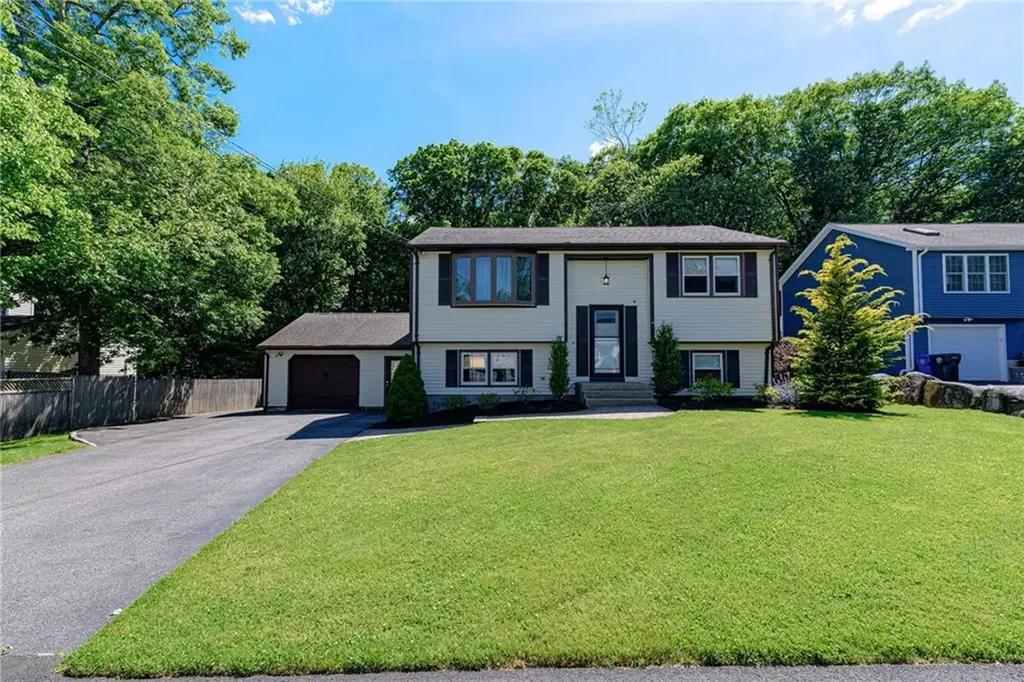 42 Seminole Trail Cranston RI 02921
