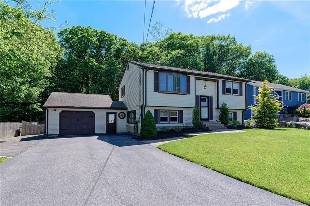 42 Seminole Trail Cranston RI 02921