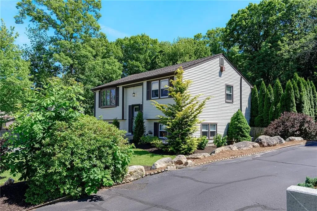 42 Seminole Trail Cranston RI 02921