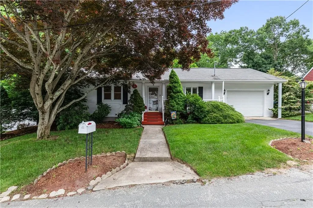 8 Palmer Street Smithfield RI 02828