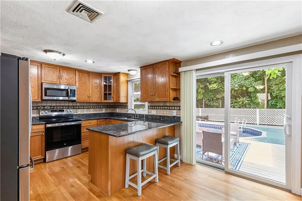 8 Palmer Street Smithfield RI 02828