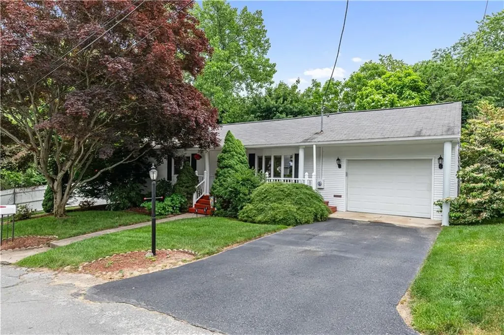 8 Palmer Street Smithfield RI 02828