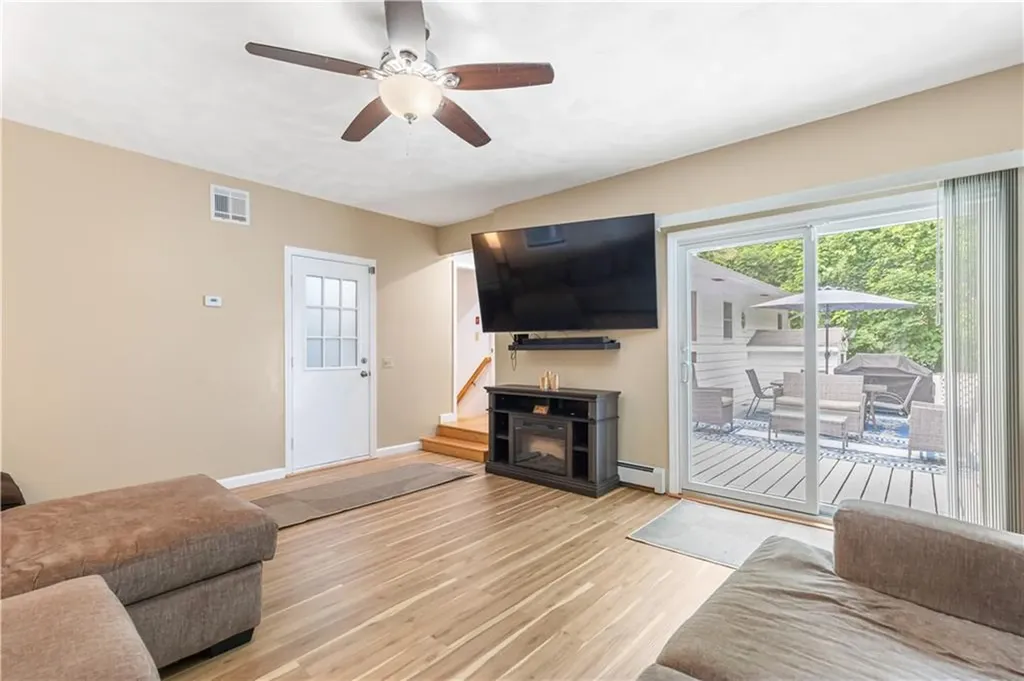 8 Palmer Street Smithfield RI 02828