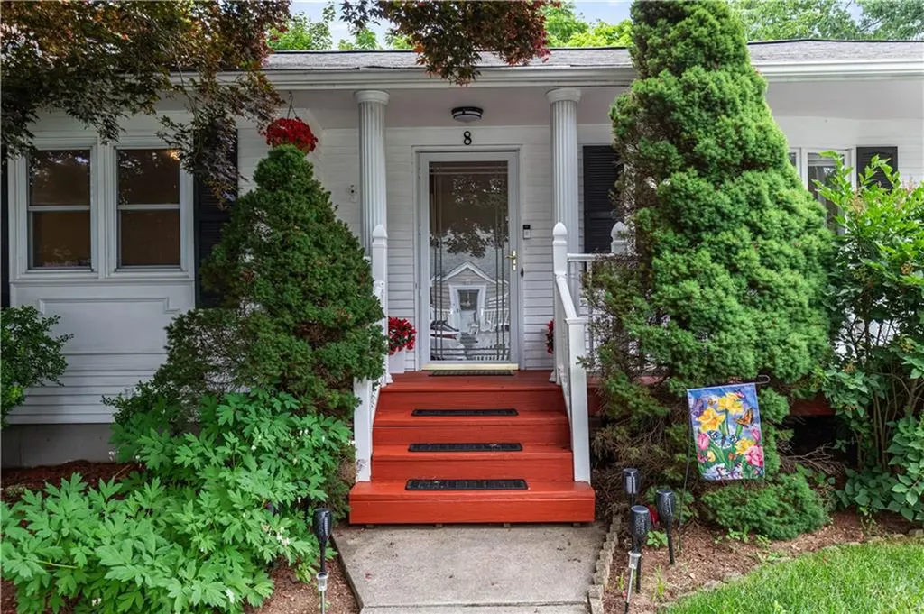 8 Palmer Street Smithfield RI 02828