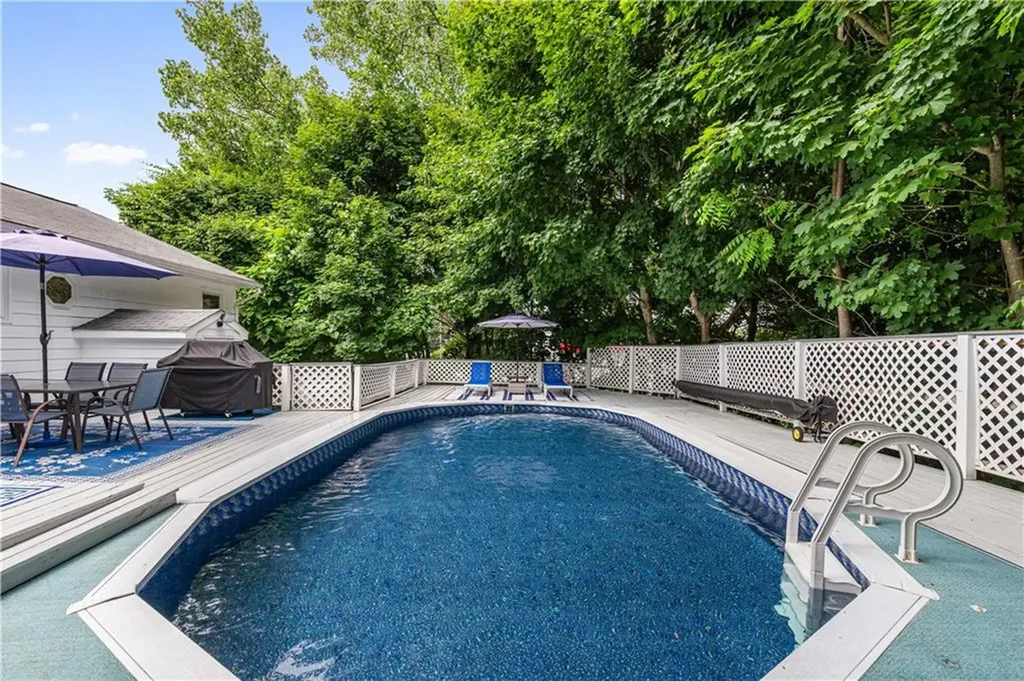 8 Palmer Street Smithfield RI 02828