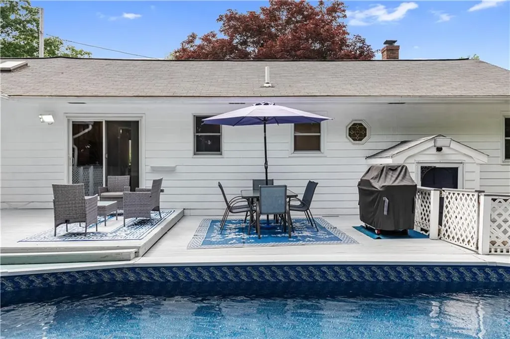 8 Palmer Street Smithfield RI 02828